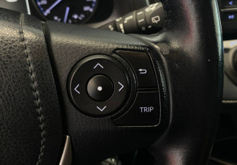 Подержанный автомобиль Toyota RAV4 2017 года (13 фото)