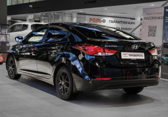Подержанный автомобиль Hyundai Elantra Sedan 2015 года (6 фото)