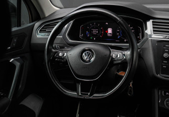 Подержанный автомобиль Volkswagen Tiguan 2019 года (12 фото)