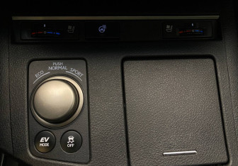 Подержанный автомобиль Lexus ES 2012 года (11 фото)