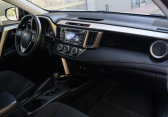 Подержанный автомобиль Toyota RAV4 2014 года (7 фото)