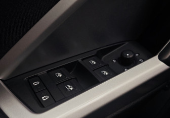 Подержанный автомобиль Audi Q3 2020 года (19 фото)