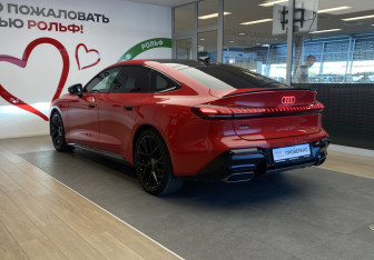 Подержанный автомобиль Audi A5 Liftback 2025 года (6 фото)