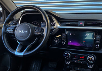 Подержанный автомобиль Kia Rio Hatchback 2021 года (11 фото)