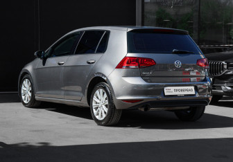 Подержанный автомобиль Volkswagen Golf Hatchback 2013 года (6 фото)