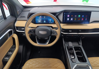 Подержанный автомобиль Geely Okavango 2023 года (13 фото)