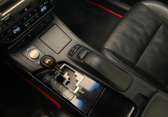 Подержанный автомобиль Lexus ES 2012 года (10 фото)