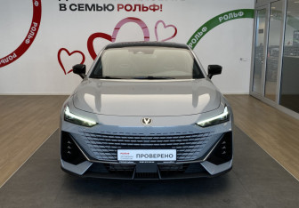 Подержанный автомобиль Changan UNI-V 2023 года (2 фото)