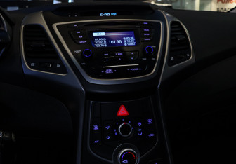Подержанный автомобиль Hyundai Elantra Sedan 2015 года (12 фото)