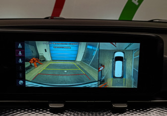 Подержанный автомобиль Kia Carnival 2021 года (18 фото)