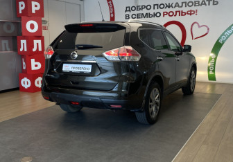 Подержанный автомобиль Nissan X-Trail 2015 года (4 фото)