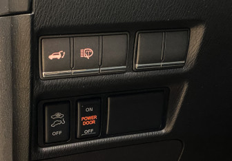 Подержанный автомобиль Nissan Patrol 2014 года (15 фото)