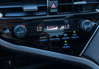 Подержанный автомобиль Toyota Camry Sedan 2023 года (21 фото)