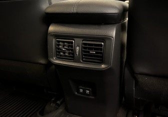 Подержанный автомобиль Toyota RAV4 2021 года (9 фото)