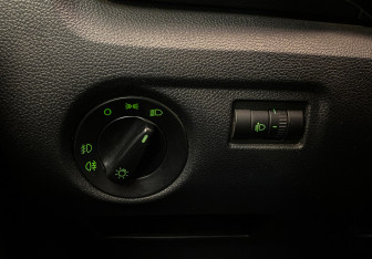Подержанный автомобиль Skoda Fabia Hatchback 2012 года (14 фото)
