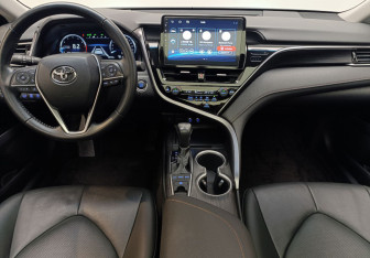 Подержанный автомобиль Toyota Camry Sedan 2022 года (12 фото)