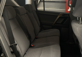 Подержанный автомобиль Toyota Land Cruiser Prado 2012 года (8 фото)