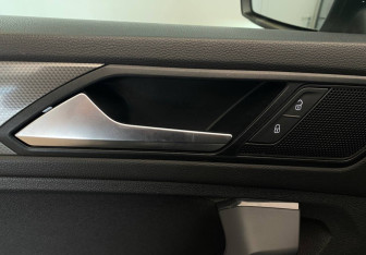 Подержанный автомобиль Volkswagen Tiguan 2019 года (12 фото)