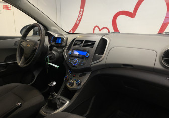 Подержанный автомобиль Chevrolet Aveo Sedan 2014 года (7 фото)