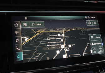 Подержанный автомобиль Audi Q8 2019 года (18 фото)