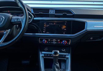 Подержанный автомобиль Audi Q3 2020 года (13 фото)