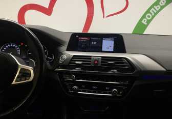 Подержанный автомобиль BMW X3 2020 года (11 фото)