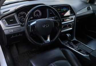 Подержанный автомобиль Hyundai Sonata 2017 года (12 фото)