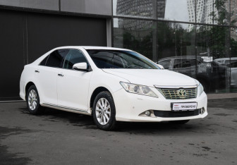 Подержанный автомобиль Toyota Camry Sedan 2013 года (3 фото)