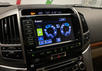 Подержанный автомобиль Toyota Land Cruiser Suv 2012 года (20 фото)