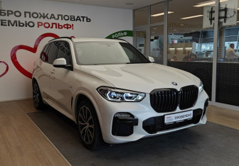 Подержанный автомобиль BMW X5 2019 года (3 фото)