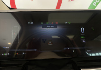 Подержанный автомобиль Voyah Dream 2023 года (22 фото)