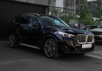 Подержанный автомобиль BMW X1 2025 года (3 фото)