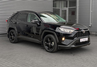 Подержанный автомобиль Toyota RAV4 2022 года (3 фото)
