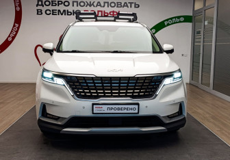 Подержанный автомобиль Kia Carnival 2021 года (2 фото)