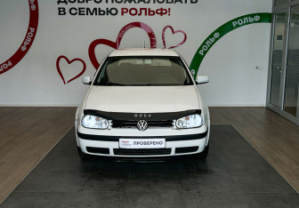 Подержанный автомобиль Volkswagen Golf Hatchback 2002 года (2 фото)