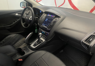 Подержанный автомобиль Ford Focus Hatchback 2011 года (7 фото)