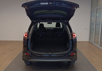 Подержанный автомобиль Toyota RAV4 2019 года (23 фото)