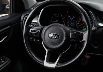 Подержанный автомобиль Kia Rio Sedan 2021 года (11 фото)