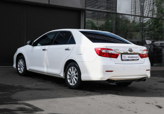 Подержанный автомобиль Toyota Camry Sedan 2013 года (6 фото)