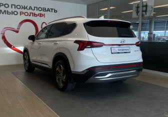 Подержанный автомобиль Hyundai Santa Fe 2021 года (6 фото)