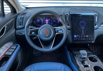 Подержанный автомобиль Hongqi HS3 2024 года (16 фото)