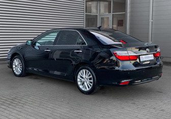 Подержанный автомобиль Toyota Camry Sedan 2015 года (7 фото)