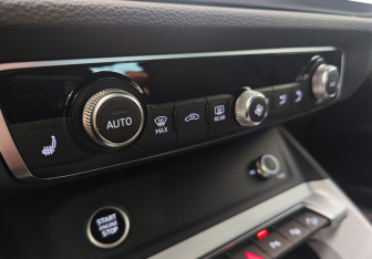 Подержанный автомобиль Audi Q3 2020 года (13 фото)