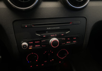 Подержанный автомобиль Audi A1 2014 года (12 фото)