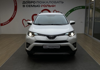 Подержанный автомобиль Toyota RAV4 2017 года (2 фото)