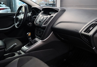 Подержанный автомобиль Ford Focus Hatchback 2015 года (7 фото)