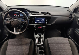 Подержанный автомобиль Kia Rio Hatchback 2021 года (11 фото)