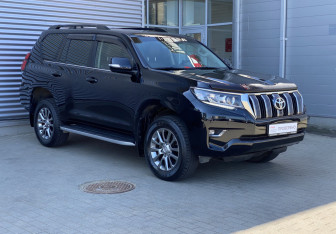 Подержанный автомобиль Toyota Land Cruiser Prado 2019 года (3 фото)