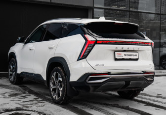 Подержанный автомобиль Geely Atlas 2024 года (7 фото)