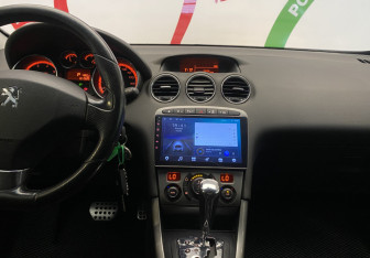 Подержанный автомобиль Peugeot 308 Hatchback 2011 года (10 фото)